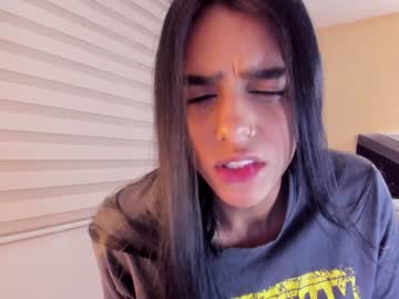girl
        sofi_saenzz cam image #3145575