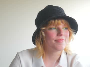 girl
        sisypheanlove cam image #1597638