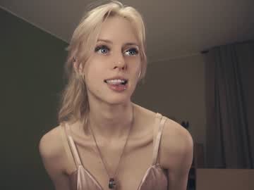 girl
        audreycarvin cam image #3816596