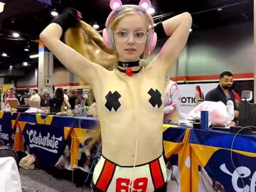 girl
        emmasky69 cam image #6534015