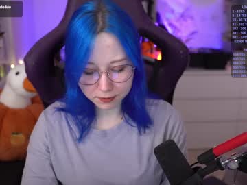 girl
        blue_mooncat cam image #5360206