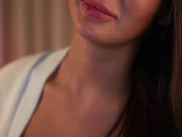 girl
        ember_robbins cam image #4958962
