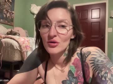 girl
        oftenelle cam image #2707820