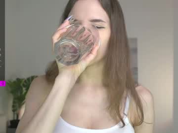 girl
        elation_evy cam image #4408373
