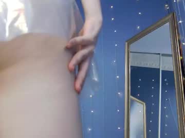 girl
        kriskras__ cam image #6572092