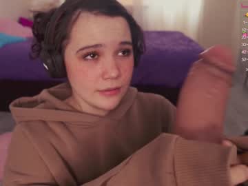girl
        chery_lady22 cam image #1228287