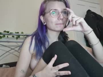 girl
        lizzyylovesick cam image #4269513