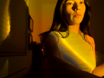 girl
        divine_iris cam image #26428
