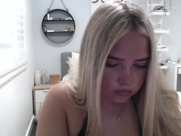 girl
        littlemissevie06 cam image #6613200