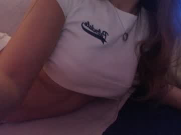 girl
        sarasuo cam image #1844780