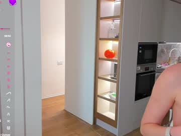 girl
        merylbigge cam image #6021713