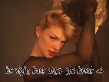 girl
        bunnylia__ cam image #2213253