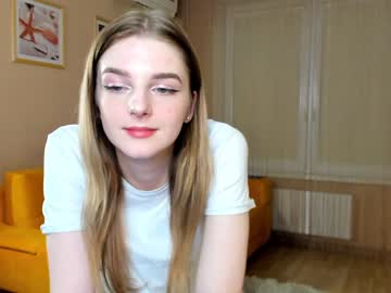 girl
        yeehawlover cam image #1188312