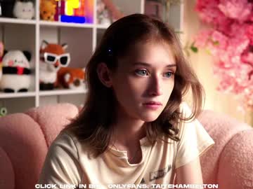 girl
        taitehambelton cam image #6960085