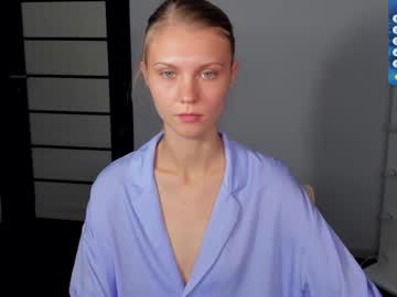 girl
        phoebepaw cam image #5265028