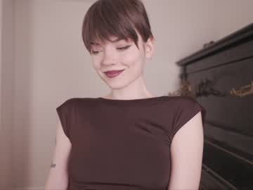 girl
        auddicted cam image #2880501