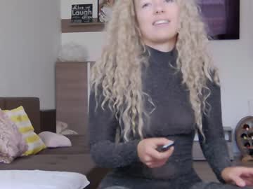 girl
        antonia_shine cam image #1926289