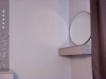 girl
        lisa__mellow cam image #3935409