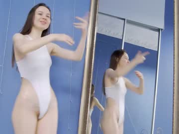 girl
        kriskras__ cam image #1093912
