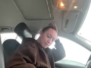 girl
        carlyy13 cam image #5758924