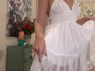 girl
        island_peach cam image #4336947