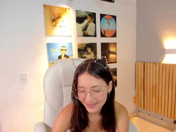 girl
        little_effy18 cam image #4391688