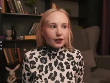 girl
        bennymurrh_ cam image #6428820
