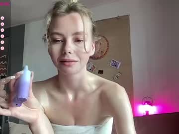 girl
        elli_harmon cam image #1705465