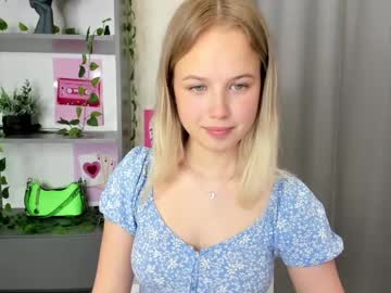 girl
        tenderness_18 cam image #6774198