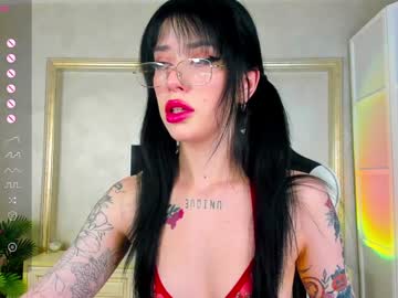 girl
        hannah_san1 cam image #5050072
