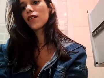 girl
        yourbonie cam image #1075334