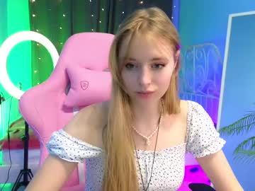girl
        luciaostin cam image #5408577