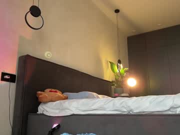 girl
        girl_next_door19 cam image #6887777