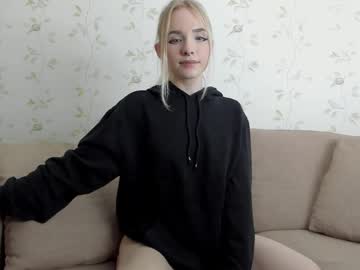 girl
        brittany_bird cam image #6813936