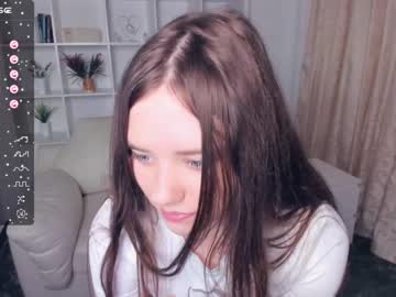 girl
        kristi_zenn cam image #3159761