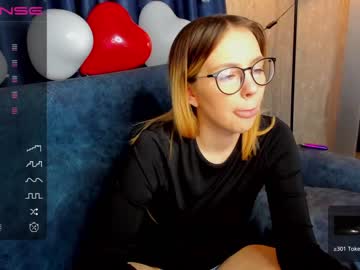 girl
        amy_h0ney cam image #883201