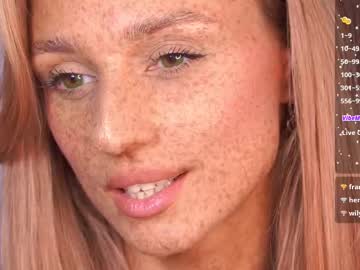 girl
        artease cam image #6831860