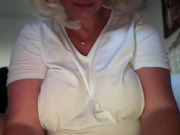 girl
        kiradivine cam image #4993721